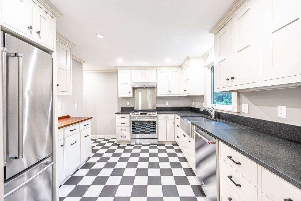 85 Woodland Rd, Boston, MA 02130