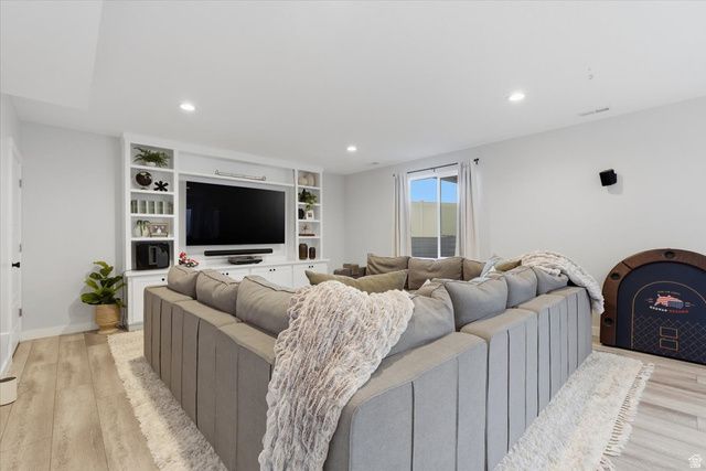 4384 W LOWER MEADOW DR, Herriman, UT 84096