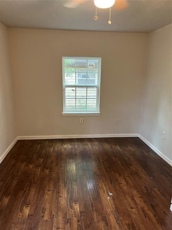 Image 14 of property listing at 7227 Saint Augustine Street, Houston, TX 77021