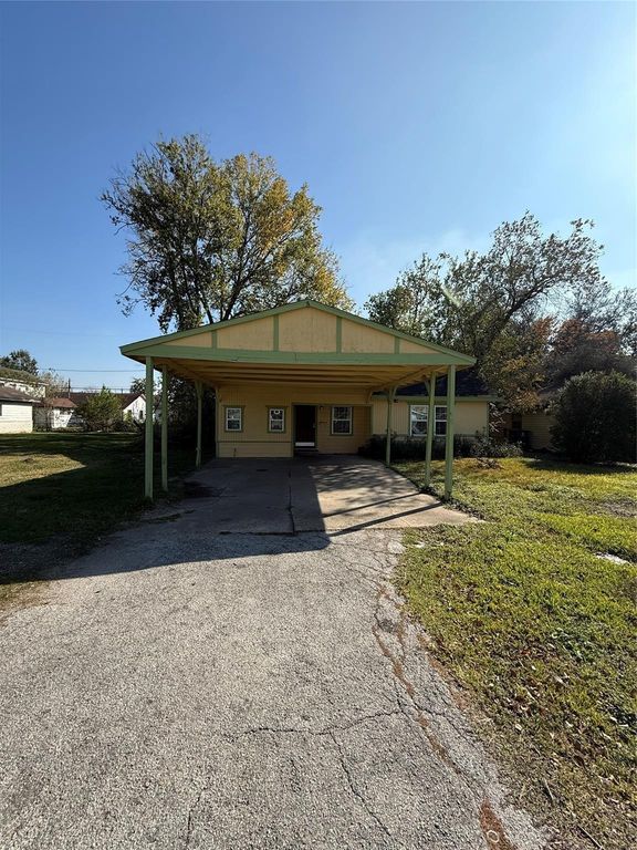 Image 3 of property listing at 7227 Saint Augustine Street, Houston, TX 77021