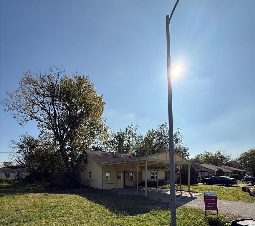 Image 4 of property listing at 7227 Saint Augustine Street, Houston, TX 77021