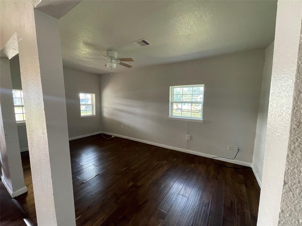Image 7 of property listing at 7227 Saint Augustine Street, Houston, TX 77021
