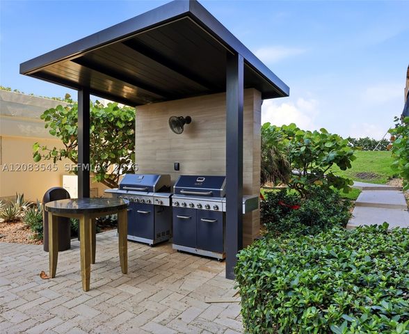 5380 N Ocean Dr 18B, Singer Island, FL 33404