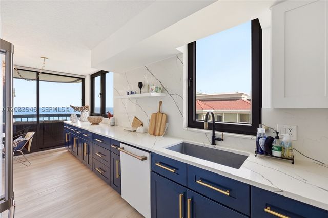 5380 N Ocean Dr 18B, Singer Island, FL 33404