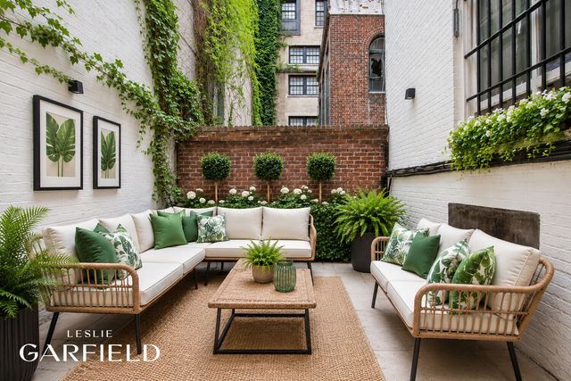 38 E 70TH Street, New York City, NY 10021