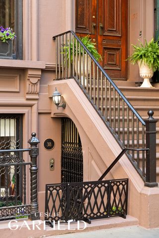 38 E 70TH Street, New York City, NY 10021