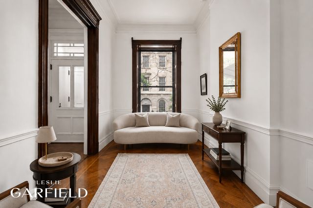38 E 70TH Street, New York City, NY 10021