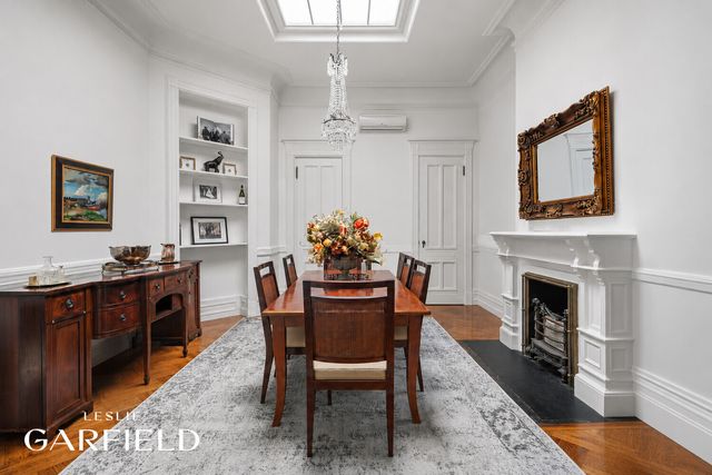 38 E 70TH Street, New York City, NY 10021