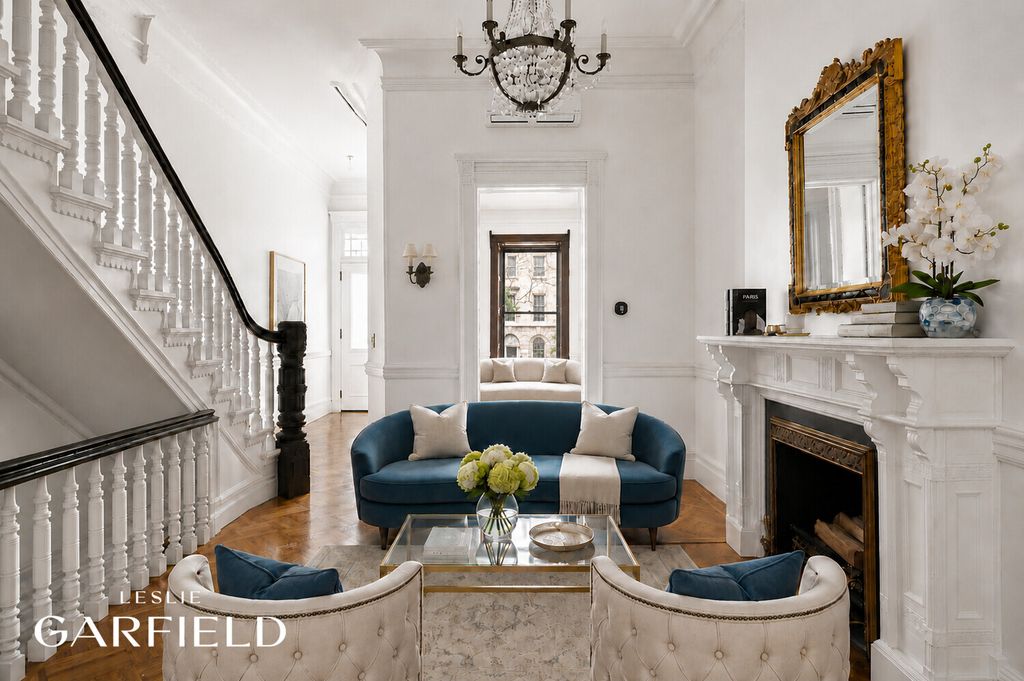 38 E 70TH Street, New York City, NY 10021