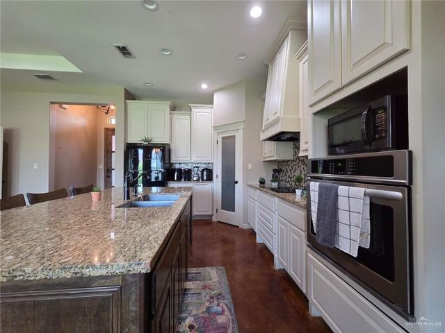 16637 W Barnes Court, Harlingen, TX 78552