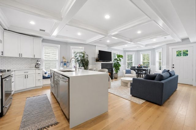 81 Conwell Ave 3, Somerville, MA 02144