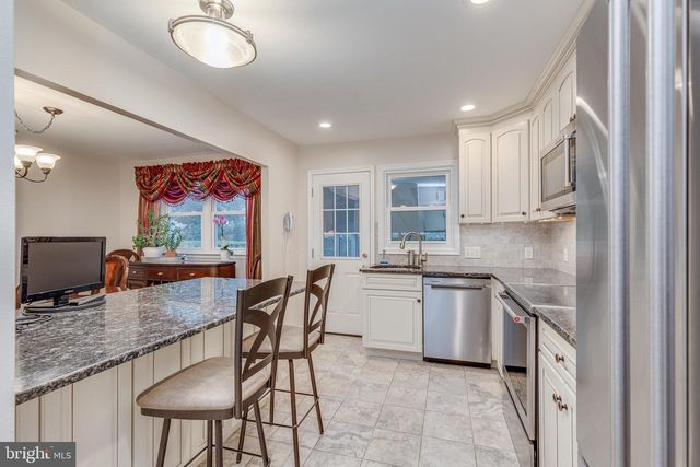 811 SARATOGA TER, Blackwood, NJ 08012