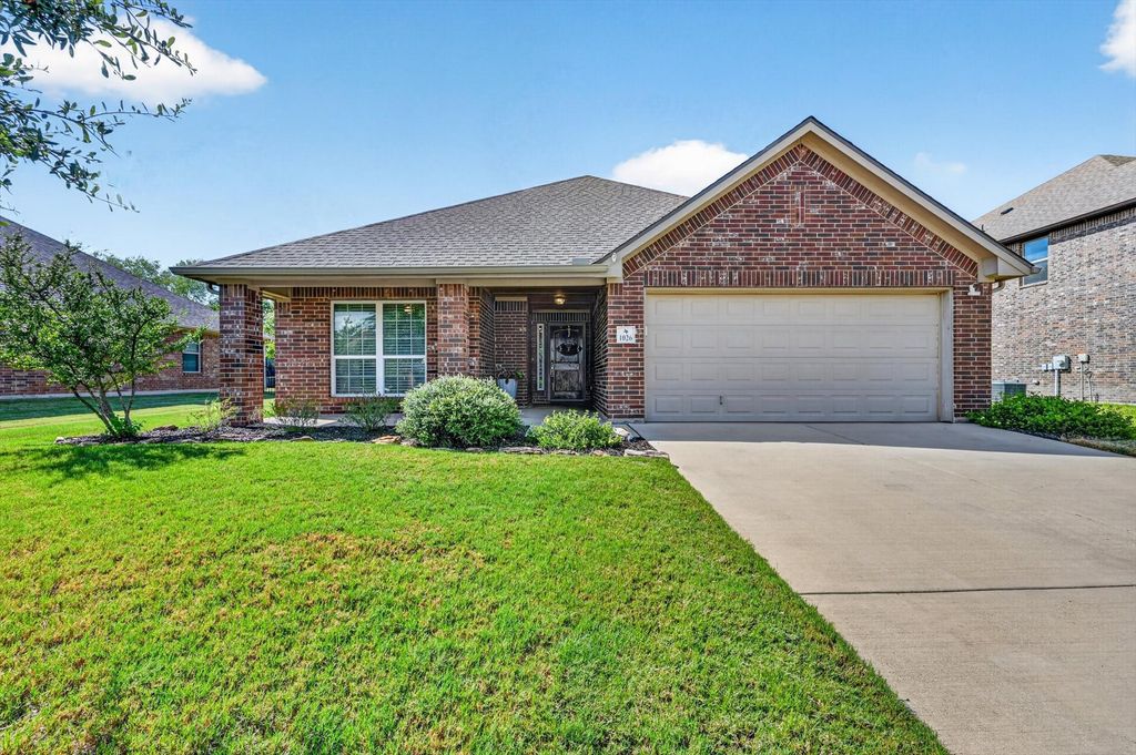 1026 Saint Andrews Drive, Burleson, TX 76028 — exterior