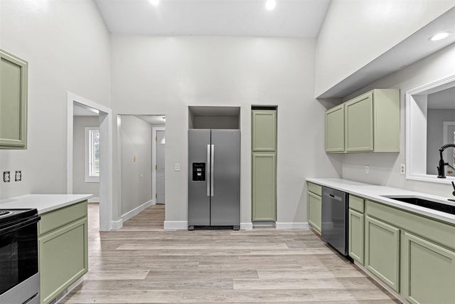 1632 W Lakewood Boulevard, Holland, MI 49424