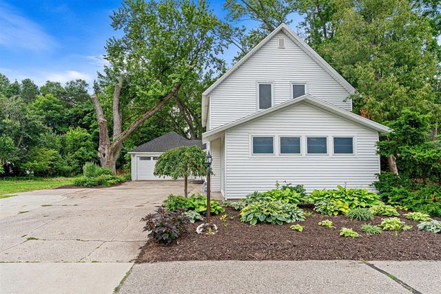 1632 W Lakewood Boulevard, Holland, MI 49424
