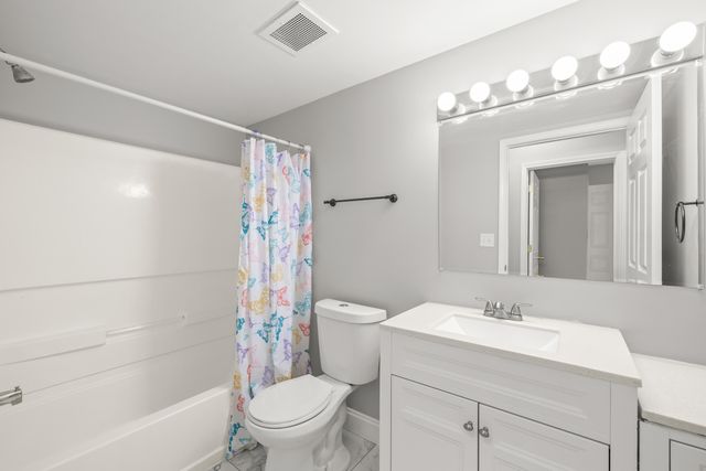 27333 Hidden Oaks Drive, Trenton, MI 48183
