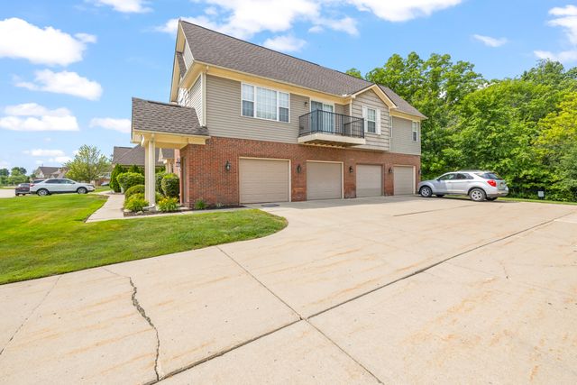 27333 Hidden Oaks Drive, Trenton, MI 48183