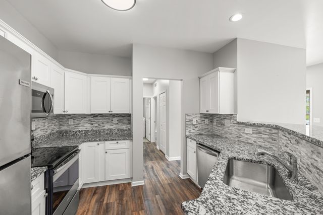 27333 Hidden Oaks Drive, Trenton, MI 48183