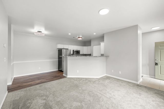 27333 Hidden Oaks Drive, Trenton, MI 48183