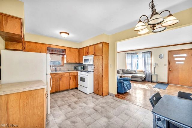 627 Lincoln Avenue, Barberton, OH 44203