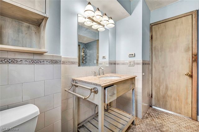 627 Lincoln Avenue, Barberton, OH 44203