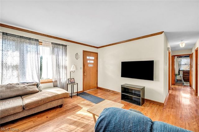 627 Lincoln Avenue, Barberton, OH 44203