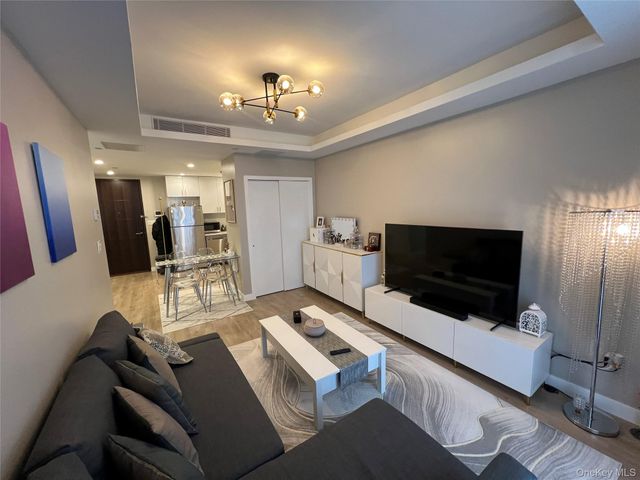 42-18 147th Street 2i, Flushing, NY 11355