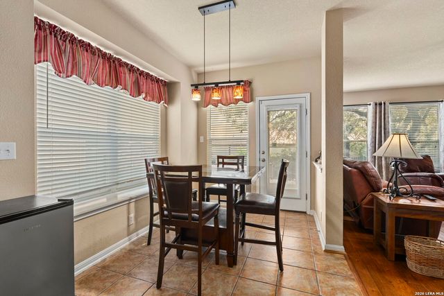 3318 DOVETREE LN, San Antonio, TX 78251
