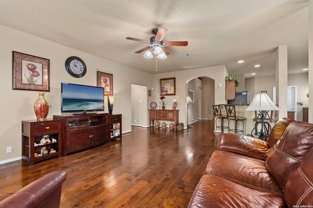 3318 DOVETREE LN, San Antonio, TX 78251