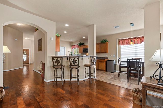 3318 DOVETREE LN, San Antonio, TX 78251