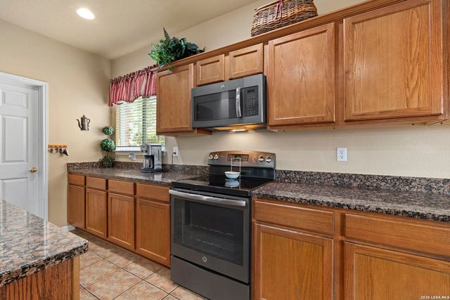 3318 DOVETREE LN, San Antonio, TX 78251