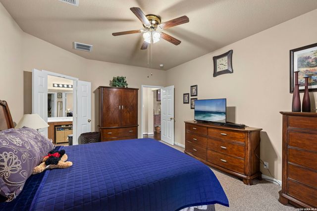 3318 DOVETREE LN, San Antonio, TX 78251