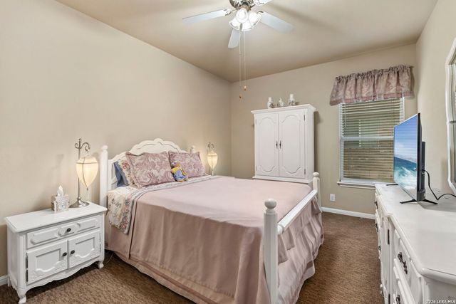 3318 DOVETREE LN, San Antonio, TX 78251
