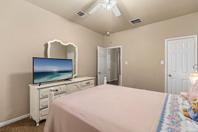 3318 DOVETREE LN, San Antonio, TX 78251