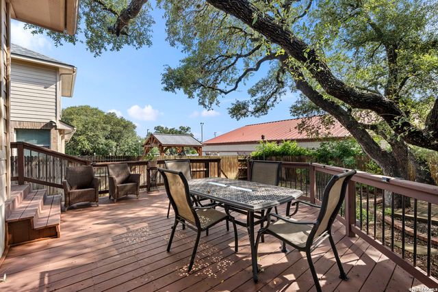 3318 DOVETREE LN, San Antonio, TX 78251