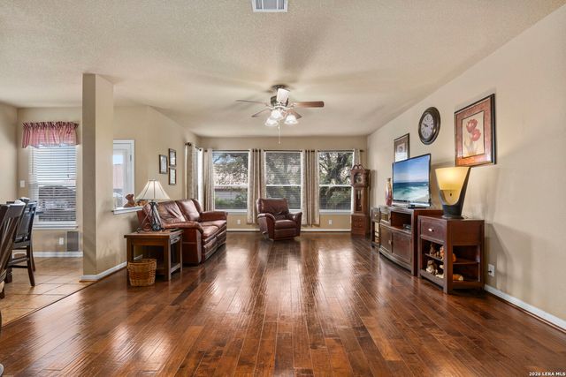 3318 DOVETREE LN, San Antonio, TX 78251