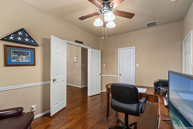 3318 DOVETREE LN, San Antonio, TX 78251