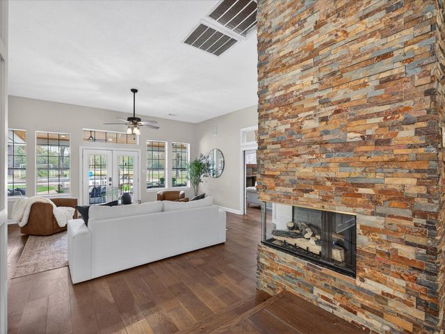 32906 Crestlake Boulevard, Magnolia, TX 77354