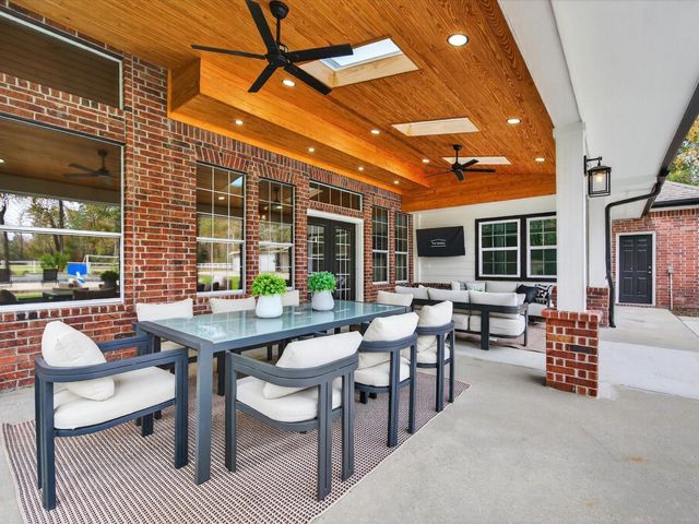 32906 Crestlake Boulevard, Magnolia, TX 77354