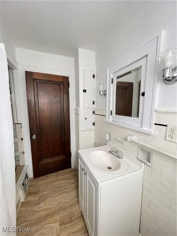 15 S Portland Avenue, Youngstown, OH 44509