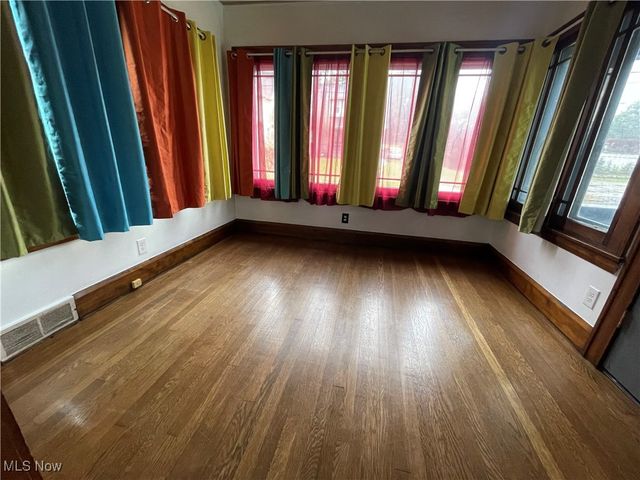 15 S Portland Avenue, Youngstown, OH 44509