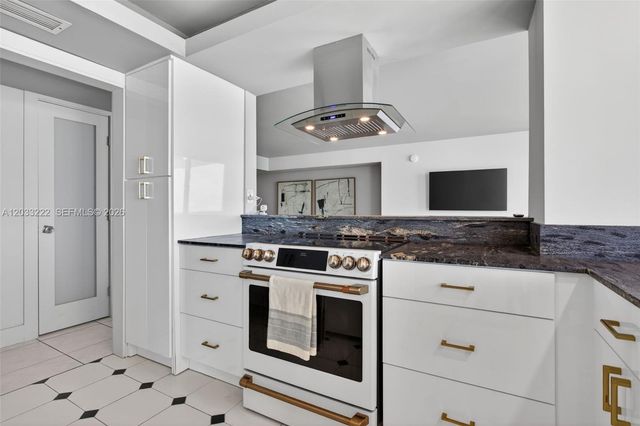 2655 Collins Avenue 1512, Miami Beach, FL 33140