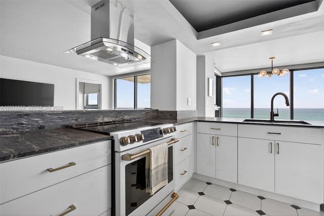 2655 Collins Avenue 1512, Miami Beach, FL 33140