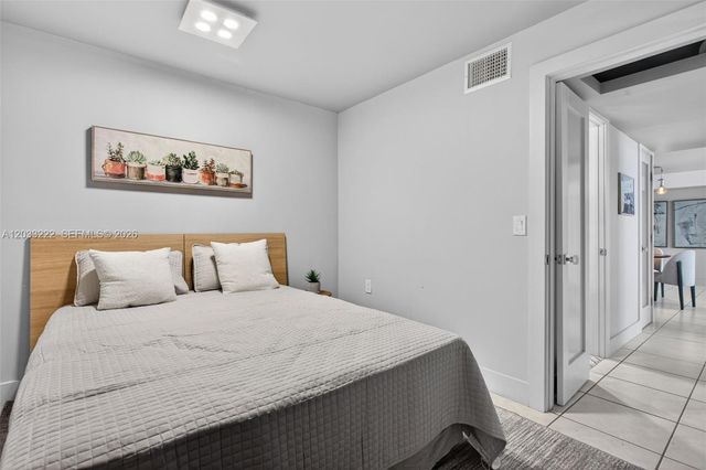 2655 Collins Avenue 1512, Miami Beach, FL 33140