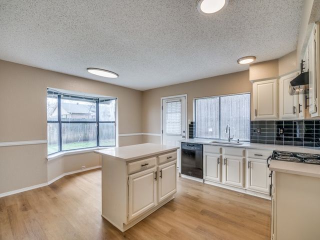 2614 Holy Cross Lane, Garland, TX 75044