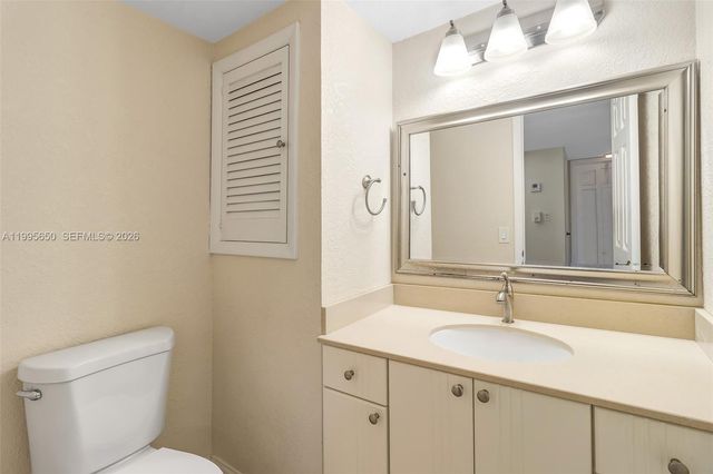 9820 S Hollybrook Lake Dr 106, Pembroke Pines, FL 33025