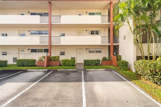 9820 S Hollybrook Lake Dr 106, Pembroke Pines, FL 33025