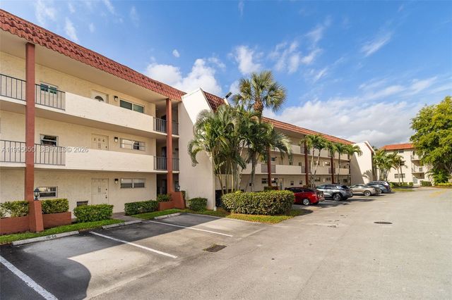 9820 S Hollybrook Lake Dr 106, Pembroke Pines, FL 33025