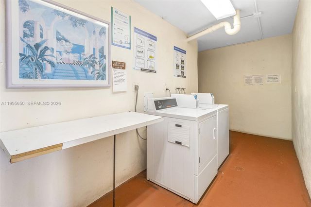 9820 S Hollybrook Lake Dr 106, Pembroke Pines, FL 33025