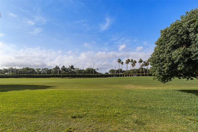 9820 S Hollybrook Lake Dr 106, Pembroke Pines, FL 33025